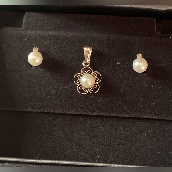 Vintage 14k Gold Drop Pearl Pendant & Pierced pearl/Diamond Earrings set. - Picture 2 of 8